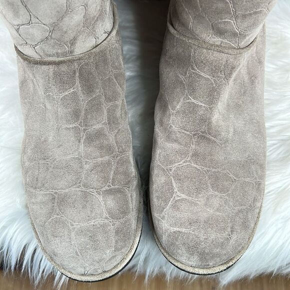 Stuart Weitzman Gray Embossed Shearling Boots Size 9.5 - Picture 4 of 11